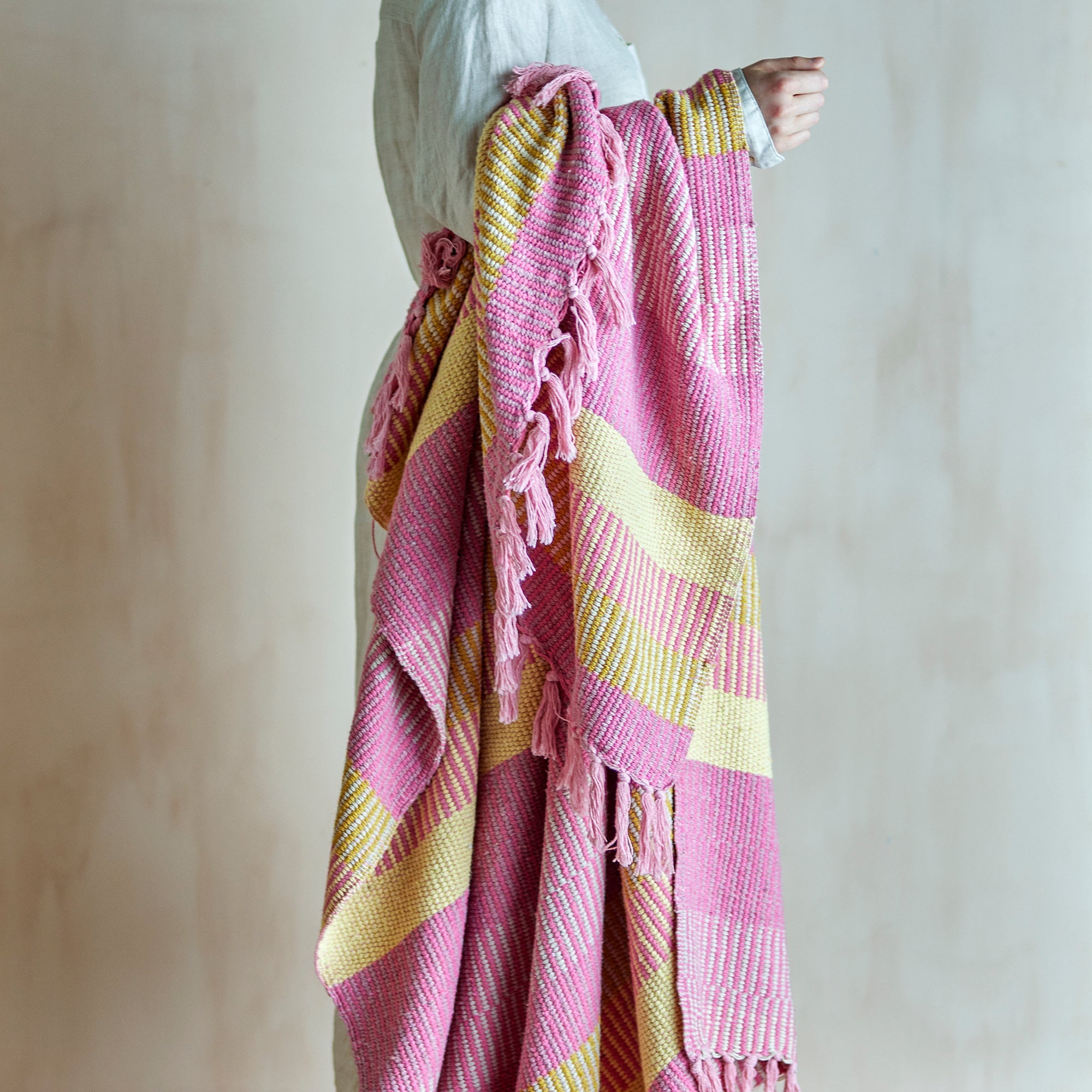 Textured Recycled Cotton Throw Blanket in Rose & Lemon