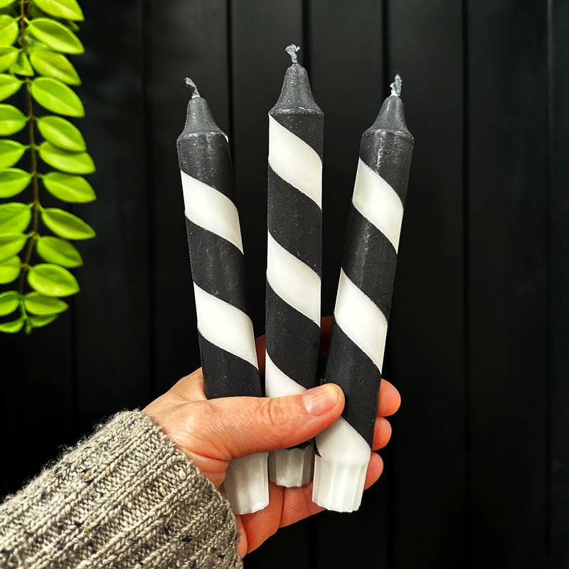 Love Frankie black ad white heater skelter candle