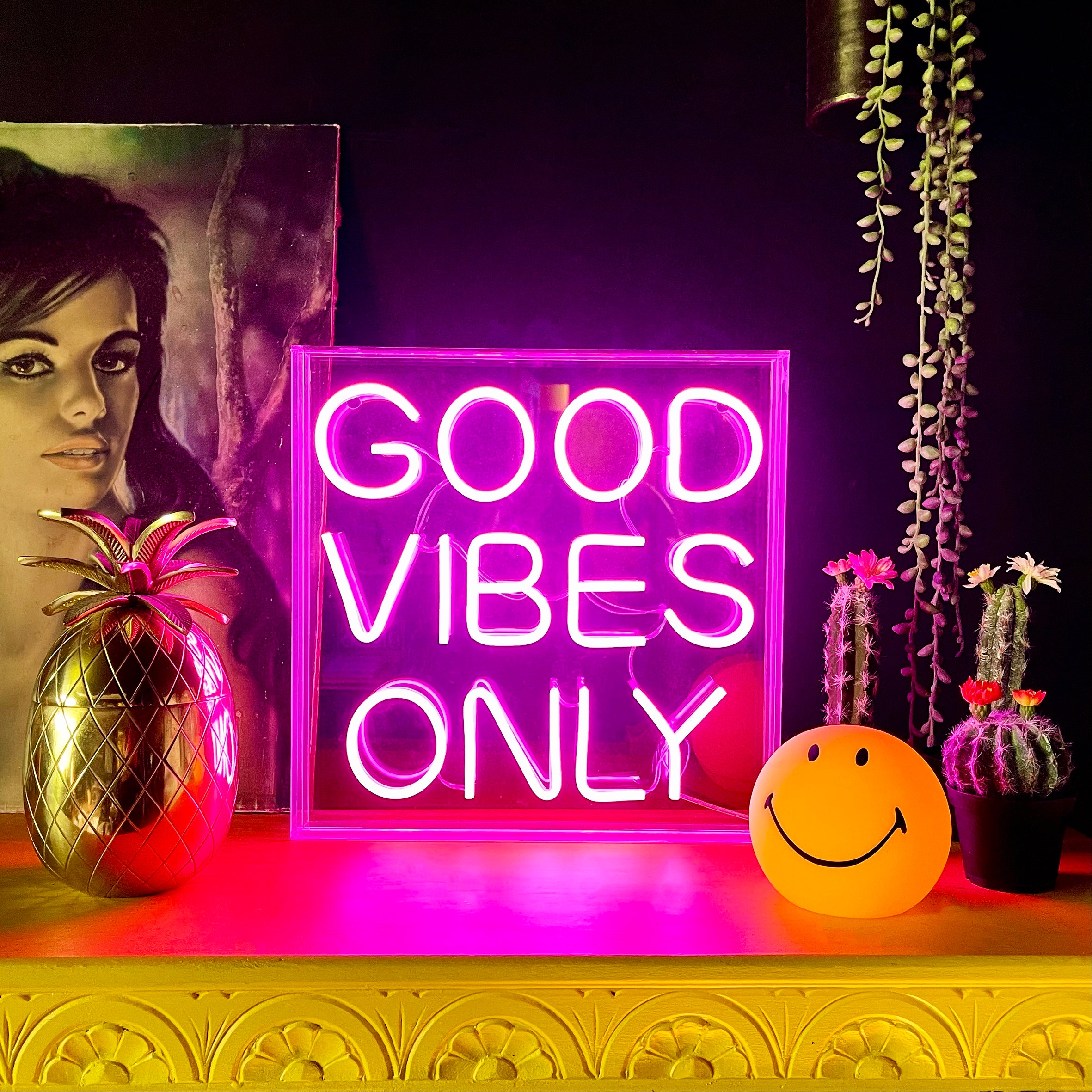 love-frankie-good-vibes-only-pink-neon-light