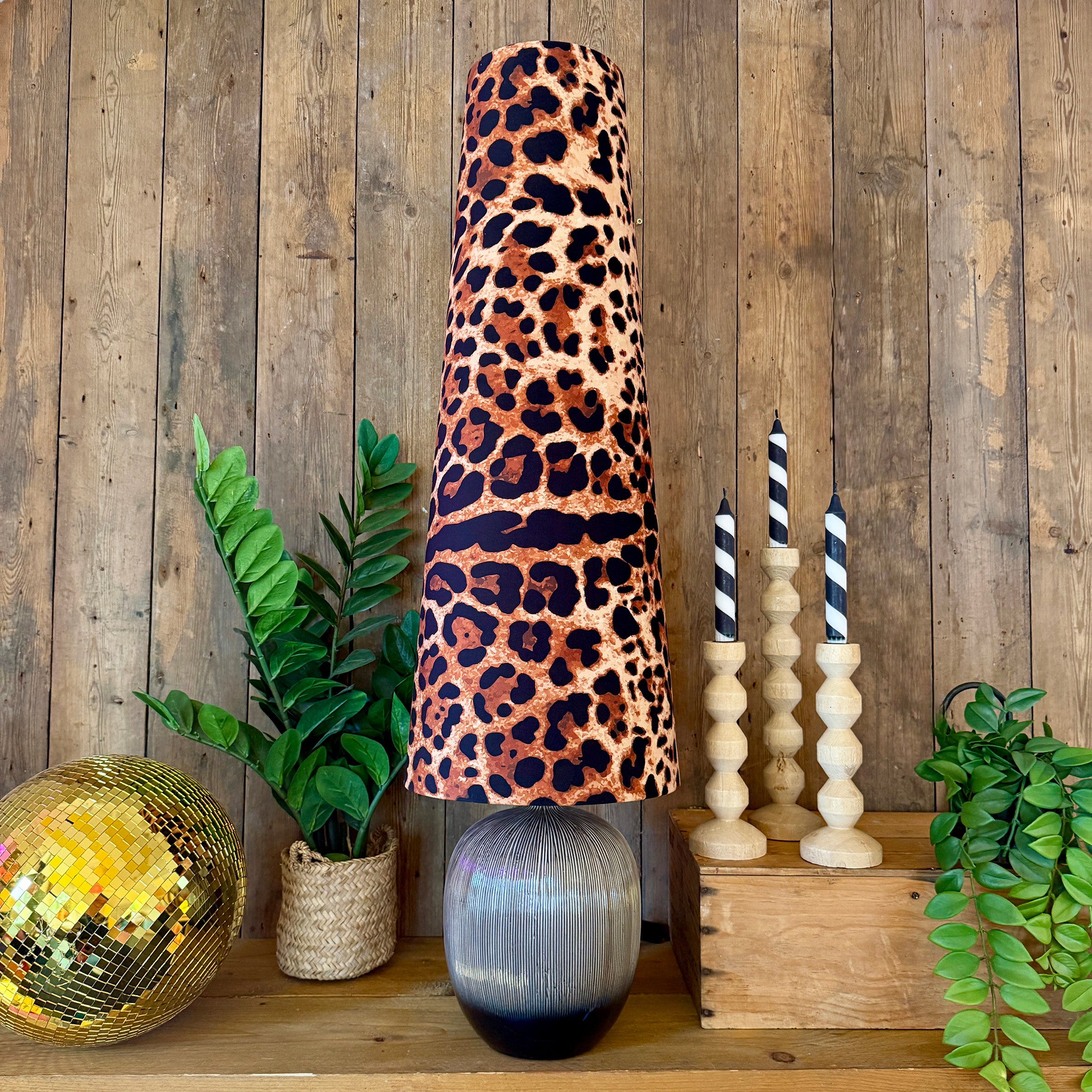 Ridged Table Lamp in Ombre Ebony