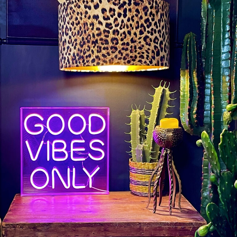 love-frankie-good-vibes-only-pink-neon-light