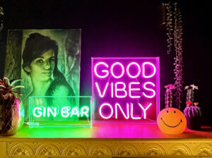 love-frankie-neon-light