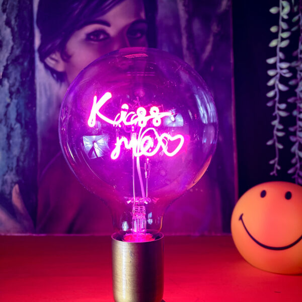 ES27 Decorative LED Light Bulb - Kiss Me