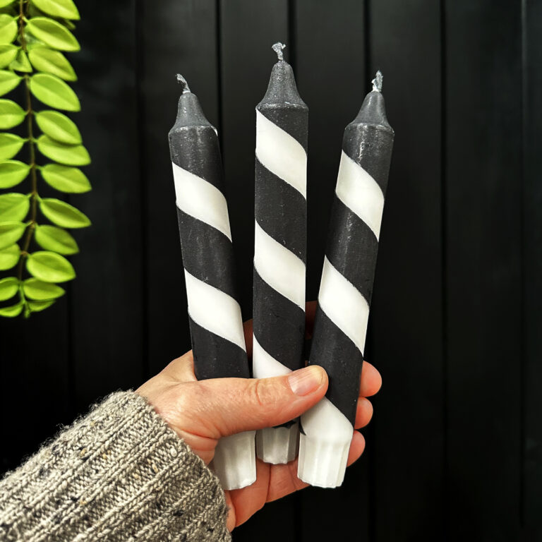 Love Frankie black ad white heater skelter candle