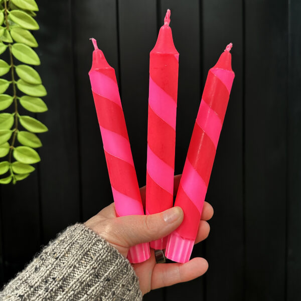 Love Frankie pink and red halter skelter candle