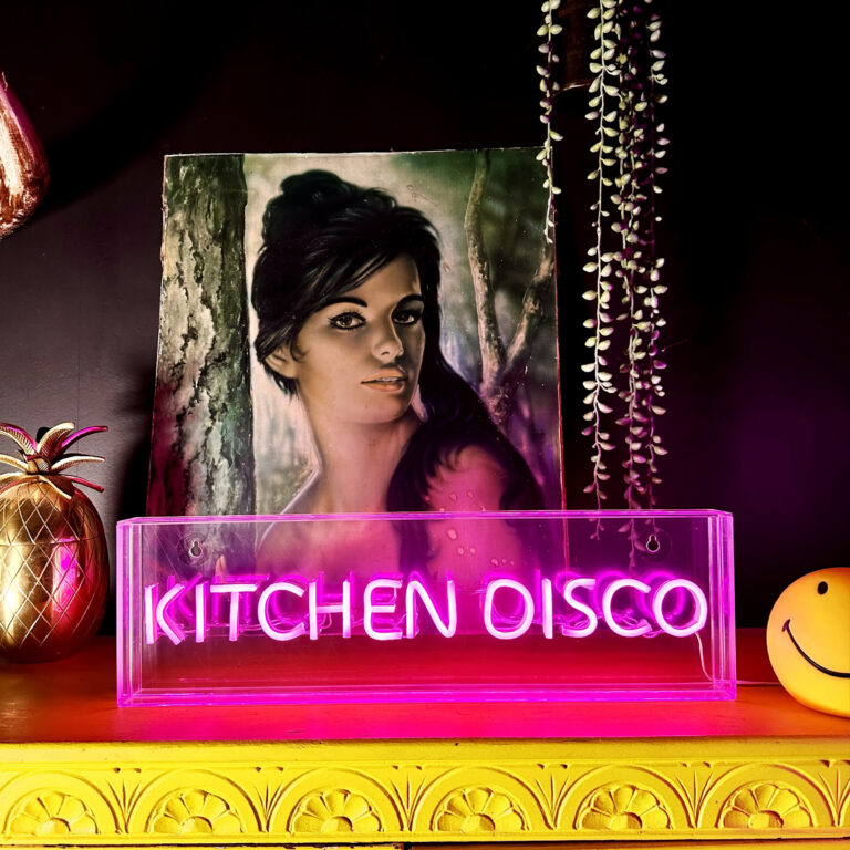 love-frankie-kitchen-disco-pink-neon-light